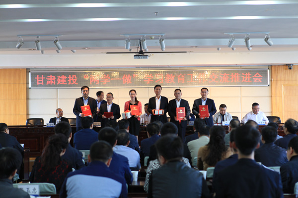 把党课开在现场一线 用优秀事迹感染职工