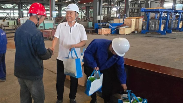 装备公司开展“夏送清凉”慰问活动